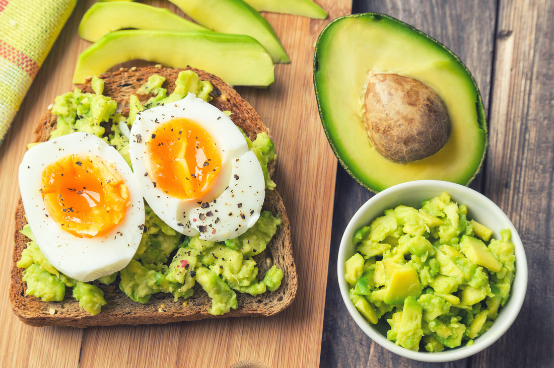 Tostada con aguacate y huevo