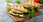 Sándwich de pollo y brotes de alfalfa