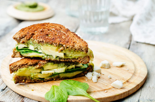 Sándwich de crema de huevo y aguacate