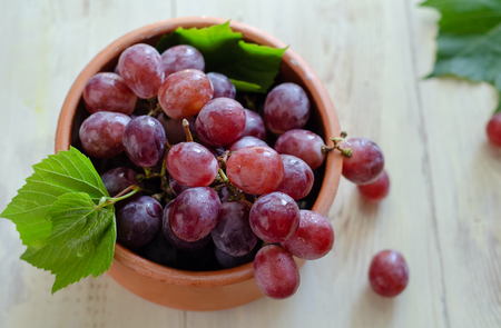 Uvas y pimientos rojos