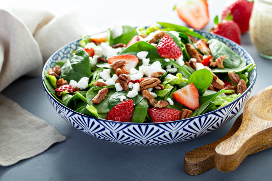 Ensalada de espinacas con queso y fresas