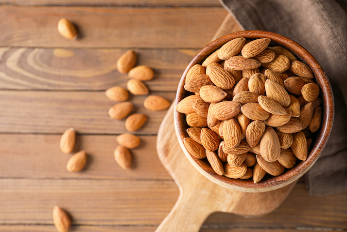 Un Impulso Saludable con Almendras y Té de Jamaica