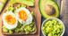 Tostada con aguacate y huevo