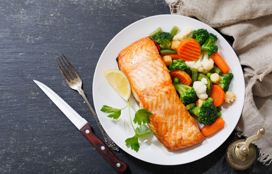 Salmón agridulce con ensalada