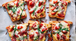 Pizza de berenjena en tostada