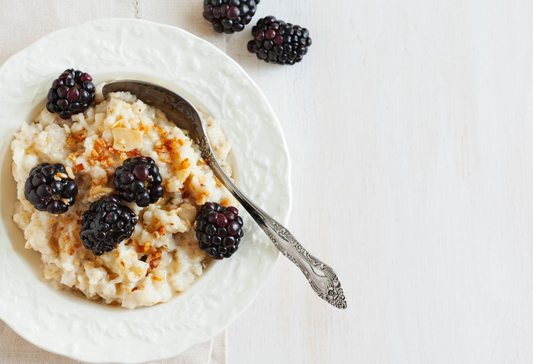 Avena con bayas y semillas de girasol