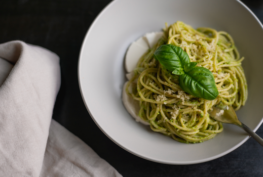 Pasta de aguacate al pesto