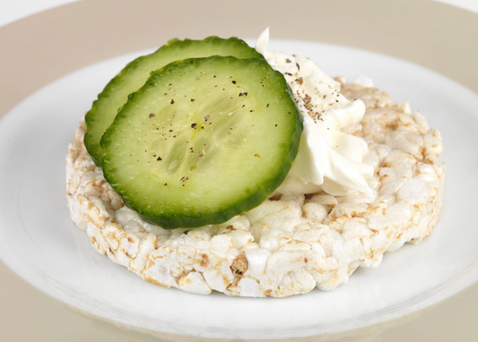 Galletas de arroz con pepino