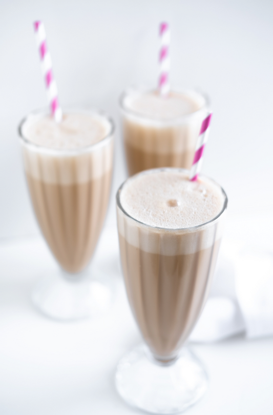 Batido casero de chocolate bien frío