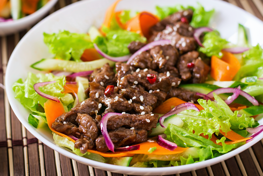 Bistec a la naranja y ensalada