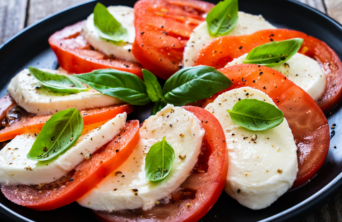 Ensalada Caprese con menta