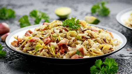 Salchichas con arroz silvestre