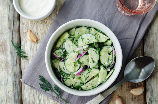 Pepino con yogur griego