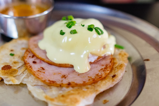 Huevos benedictinos al pesto