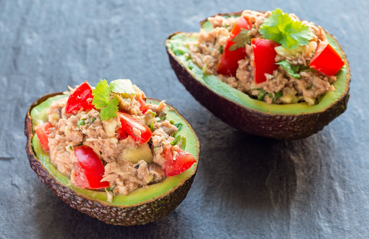 Ensalada, atún y un toque picante