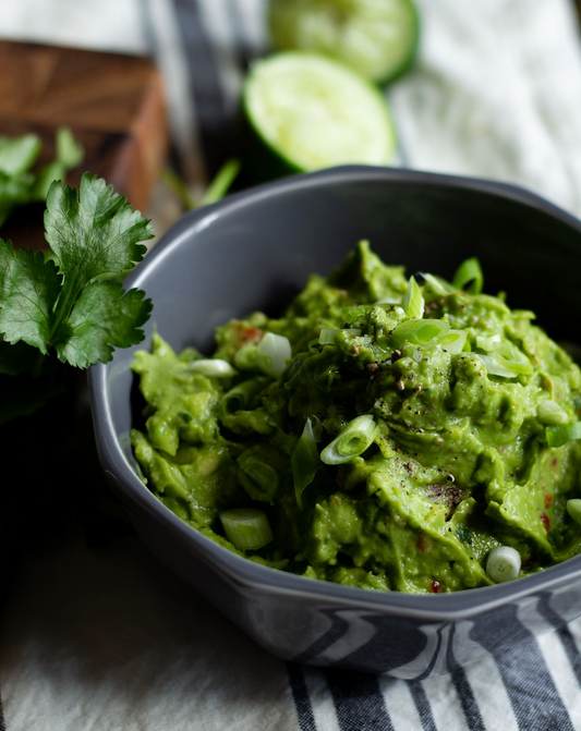 Palitos de pimentón y guacamole