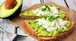 Tostada con revoltillo y aguacate