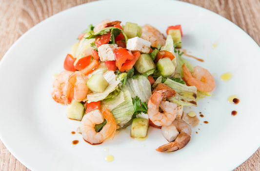 Ensalada de camarones y manzana